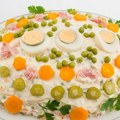Da li je ruska salata i dalje najizdašnije praznično jelo: Koliko nas košta bogata i raznolika praznična trpeza košta