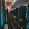 Zašto su sedišta u avionima najčešće plave boje? Psihologija, praksa i marketing na 10.000 metara visine