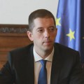 "Marko Đurić je mašna ministar, nije sposoban ni tašnu da drži jer su mu ruke zauzete aplaudiranjem na sve što Vučić kaže"…