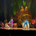Dobrodošli u čaroban Cirque du Soleil svet insekata koji prkosi zakonima fizike! Publika u prepunoj Beogradskoj arena ostala…