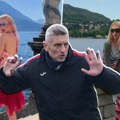 Sin legendarnog zvezdinog fudbalera oblači se kao žena! Pozira u haljinama i štiklama, šminka se i ima dugu plavu kosu (foto)…