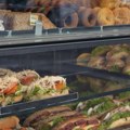 U sendviču iz poznate beogradske pekare dobija se „gratis“ prilog od kog nam se okreće želudac