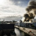 Požar zahvatio znamenitu Staru berzu u Kopenhagenu, srušio se toranj