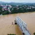 Više od 10 ljudi nestalo nakon rušenja mosta u Vijetnamu