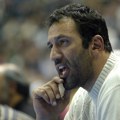 Vlade Divac sa 28 godina hteo da ostavi košarku: Saznao da mu rade iza leđa, pa rekao supruzi - kraj!