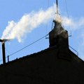 Ovako se čekao beli dim na Trgu Svetog Petra: Odabran novi papa, evo kada će se znati ko je (Foto)