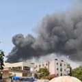 FOTO, VIDEO Prvi snimci sa mesta stravične nesreće: Avion bukti u plamenu, putnike iznose na nosilima