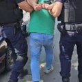 (Video) Počela hapšenja nasilnika sa sinoćnih protesta: Ovako su im stavljene lisice na ruke