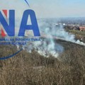 Veliki požar izbio u čačanskom naselju Trbušani: Vatra guta voćnjake i imanja - u borbi na terenu uz vatrogasce su i meštani…