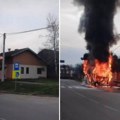 Vatra "progutala" autobus kod Kruševca: Procurio jeziv snimak, oštećen i dalekovod (video)