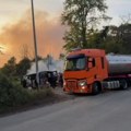 Požar na Čukarici - gore barake, na terenu 18 vatrogasaca