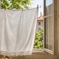 Bakin trik za rashlađivanje doma ponovo je popularan: Ne troši struju, a može da pomogne kada temperature pređu 35 stepeni