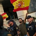 Protest desnice i kontraskup u Seuti, sve je na ivici sukoba: Dvadesetak nacista štiti policija
