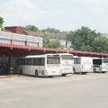 Zastrašujući prizor na autobuskoj stanici u Beogradu: Hitna pomoć oživljava čoveka u šalter sali! Stvorila se velika…
