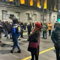 Par stotina blokiralo centar satima Završen protest opozicije ispred RIK-a, novi najavljen u nedelju (foto/video)