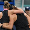 U crnini odigrala meč posle samoubistva bivšeg! Arina Sabalenka sakrila lice kačketom