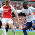 Drama u derbiju Londona: Arsenal testirao živce navijača, ali uspeo da zauzme čelo tabele