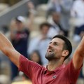 A u gelzenkirhenu: Novak Đoković iznenadio "orlove" pred meč Srbija - Engleska (video)