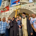 Hiljade vernika u krsnom hodu Prota Predrag Šćepanović i ove godine stao na čelo Litije od Nemanjinog grada do Ostroga