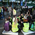 Od jutros veliki broj studenata i građana ispred suda u Novom Sadu