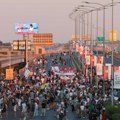 Počela blokada u Zemunu: Demonstranti na raskrsnici Avijatičarskog trga i Karađorđeve (foto)