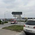 Autobus pun putnika sleteo u kanal! Saobraćajna nesreća na putu Sremska Mitrovica - Jarak: Saobraćaj otežan (foto, video)