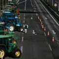 Grčki poljoprivrednici koji blokiraju puteve neće da razgovaraju s premijerom