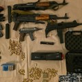 У више штекова држали оружје, муницију и дрогу Двојици одређен притвор