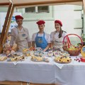 Gradska bašta mirisala na vino, Banat i sireve Mlekoprodukta: Održan sedmi Banatski festival vina u Zrenjaninu Banatski…