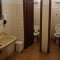 Toalet ovog lokala postao je hit na mrežama zbog onoga što stoji umesto ogledala - prizor je urnebesan: "Baš originalno" (foto)…