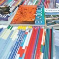 Mićin: Počela podela besplatnih udžbenika osnovcima u Novom Sadu