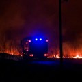 Borili se sa vatrom satima: Veliki broj vatrogasaca gasio požar u fabrici u Futogu, nekoliko njih zatražilo medicinsku pomoć