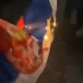 Albanski navijači palili srpsku zastavu u Tirani (video)
