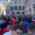 VIDEO Zbog čega je došlo do tuče srpskih navijača sa policijom: Jedna stvar je upalila haos, letele flaše i stolice