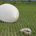 Opet pada smeće sa neba: Seul kaže da je Severna Koreja odletela više balona za smeće ka Južnoj Koreji