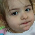 Ајша (6) има болест која погађа само девојчице: Она не прича, не хода и не користи руке