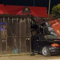 (Foto) "Poršeom" se zakucao u trafiku, razvalio ceo lokal, teško povređena radnica (67): Policija ga odmah uhapsila!