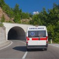 Težak udes na putu Kotor–Nikšić: Kombi pun putnika sleteo sa puta, povređeno 10 osoba