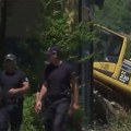 Bageri bespravno ruše vikendice u vlasništvu Srba na Gazivodama: Policija sa dugim cevima na terenu