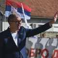 Vučić krenuo svojom "škodom“ u predizbornu kampanju: Pecao, pevao Tomu Zdravkovića, "krstio" psa i naručio pivo "na svoj…