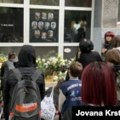 Цвеће и свеће за настрадале шест месеци након убиства у београдском 'Рибникару'