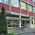 Skandal trese školu na novom Beogradu Učenici OŠ "Ivan Gundulić" lica nastavnice i devojčica montirali na nedolične…