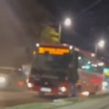 Zapalio se autobus kod Plavog mosta Ulica Vojislava Ilića zatvorena ka gradu (VIDEO)