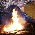 Ovako je Srbija proslavila Božić: Posle paljenja badnjaka i vatrometa na Badnje veče, podeljeni dukati širom zemlje (foto)
