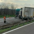 Probio ogradu auto-puta i uleteo u kontrasmer: Još jedna nesreća na srpskim putevima
