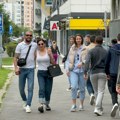 Stajling farmerke i bela majica, a sve zajedno košta desetine hiljada evra: Ceca posetila Bogdanu i unuka Isaiju u…