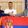 Fudbaleri dobili zastavu Srbije – Stojković i Tadić uputili poruke pred put u Nemačku /video/