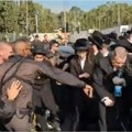 Haos u Izraelu: Prekršena tradicija stara 76 godina - Žestoka tuča ultraortodoksnih Jevreja i policije (video)