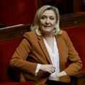 Le Pen zapretila da će srušiti francusku vladu i uvesti državu u „politički i fiskalni haos“