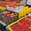 Na pijacama nikad slabija ponuda voća: Svi jedva čekali da ga pazare, a sad ga cene papreno - Svaka druga tezga prazna
